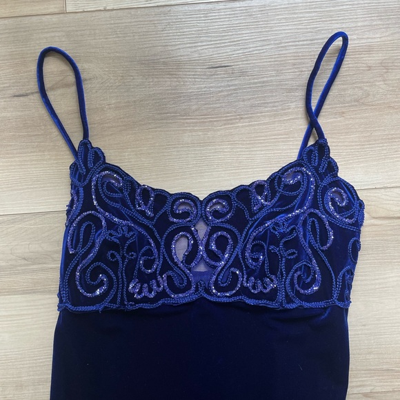 Cum cum by Nikki Livas evening blue velvet maxi dress with high leg slit - Picture 5 of 6